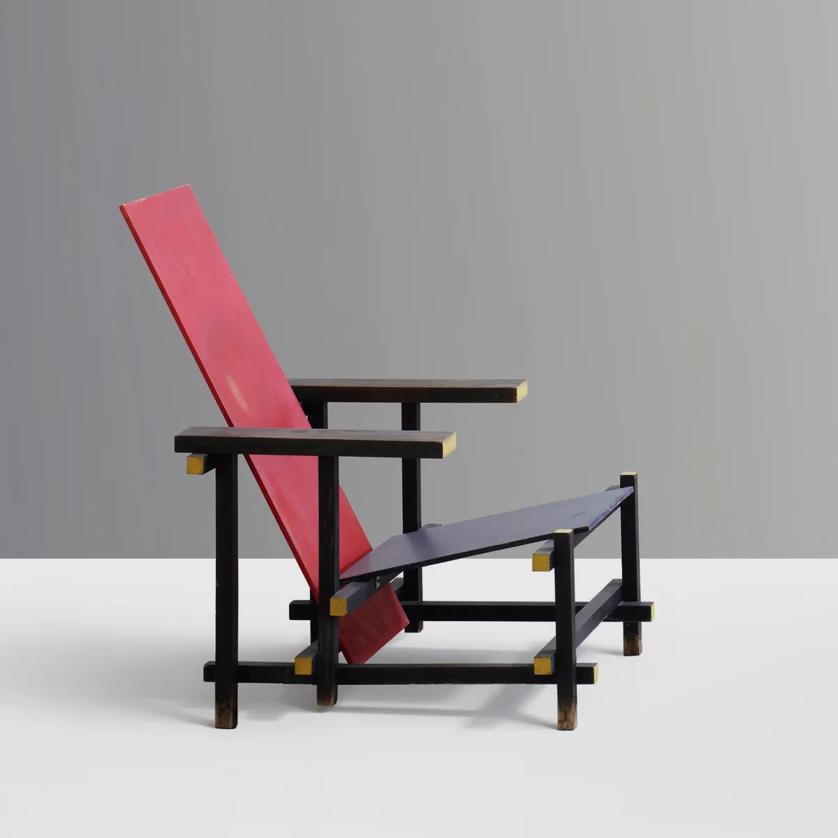 Red and Blue Chair (Gerrit Rietveld)